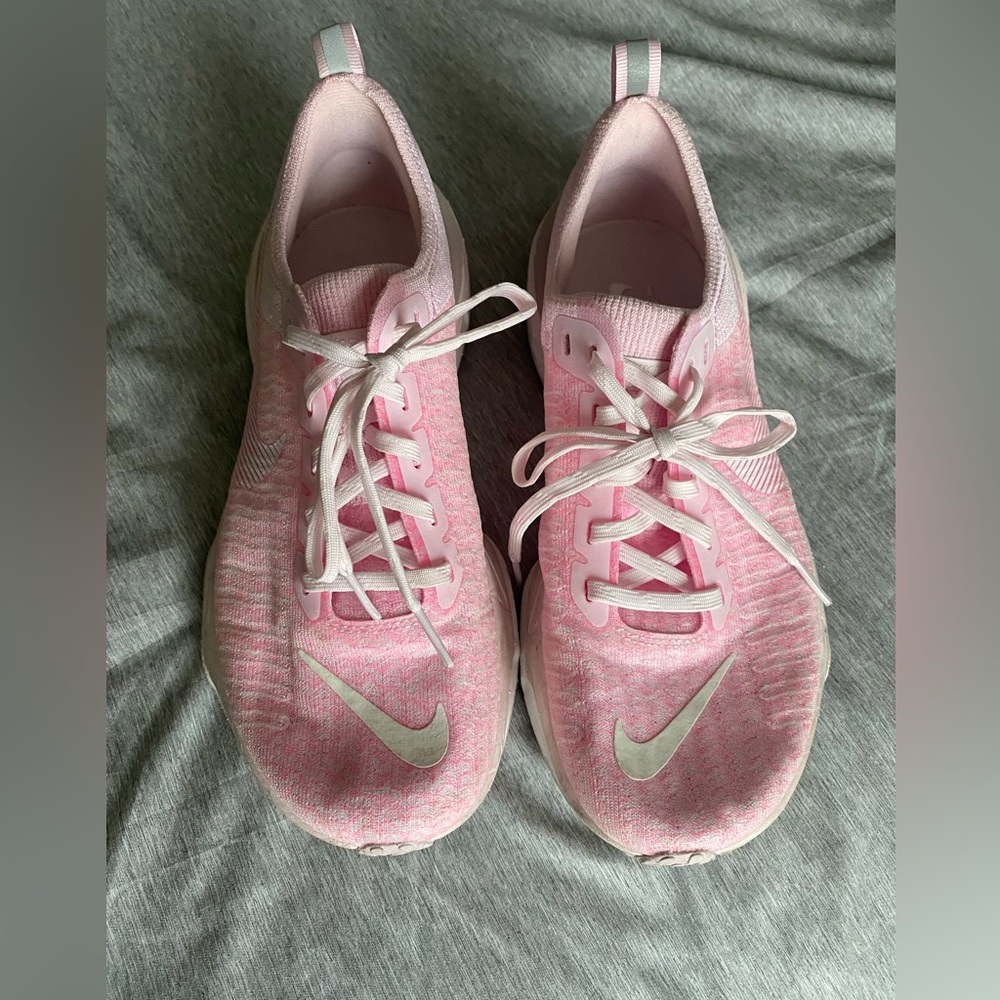 Womens pink Nikes - size 9